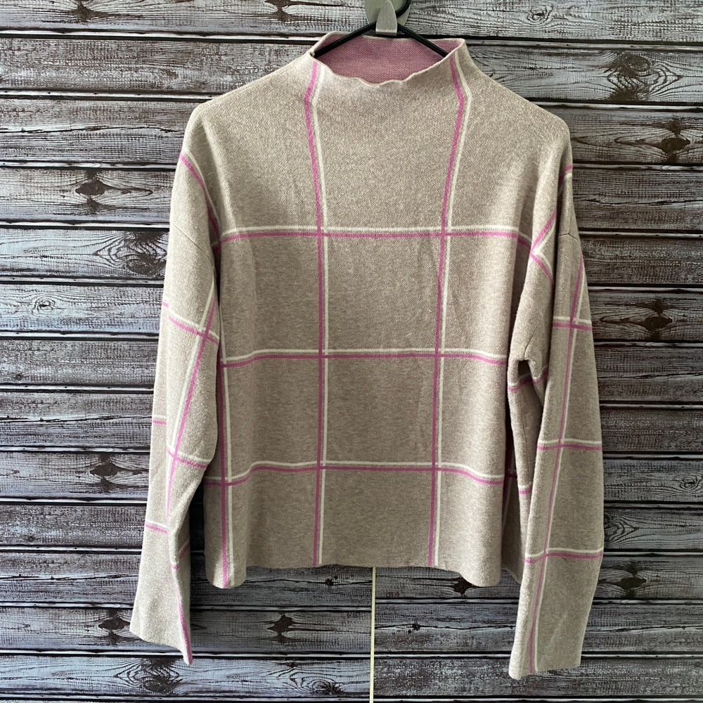 Tahari Women's Long-Sleeved Sweater Size XL Beige Pink White Plaid